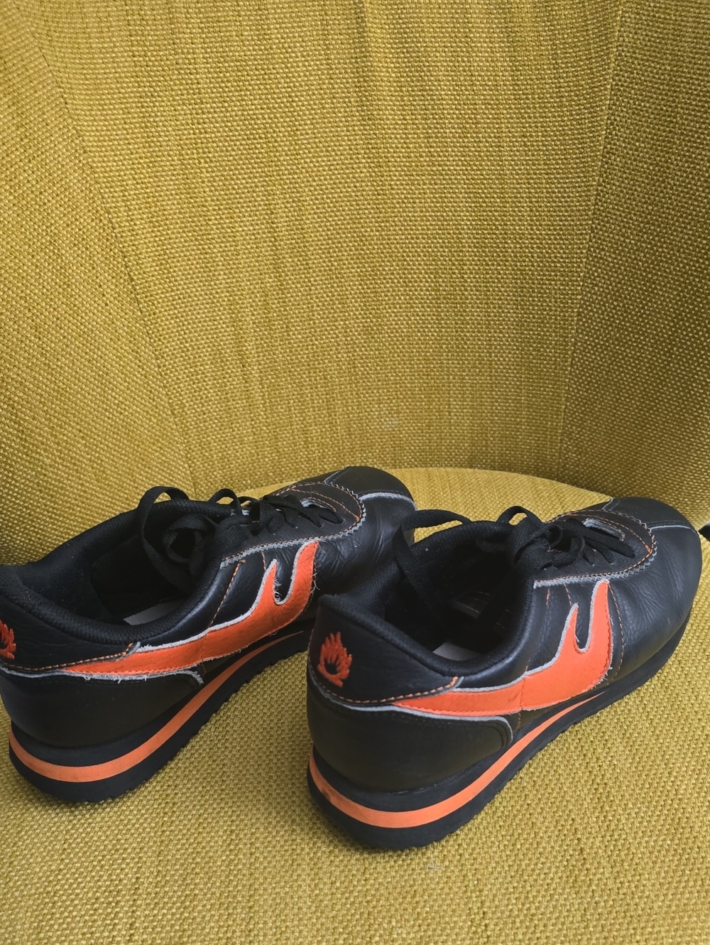 Vintage Colmillo Black & Orange Retro Low